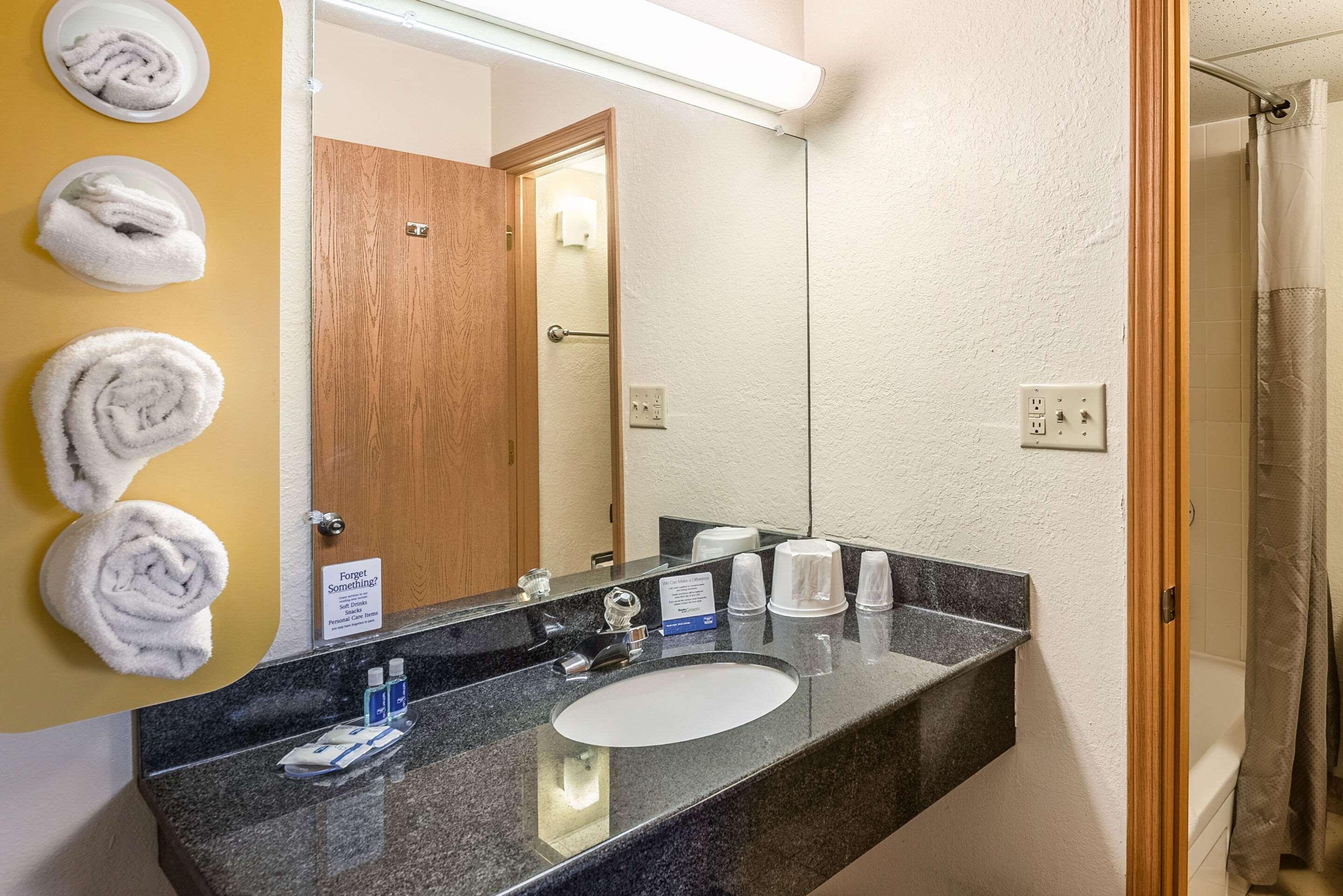 Rodeway Inn Dubuque Zewnętrze zdjęcie