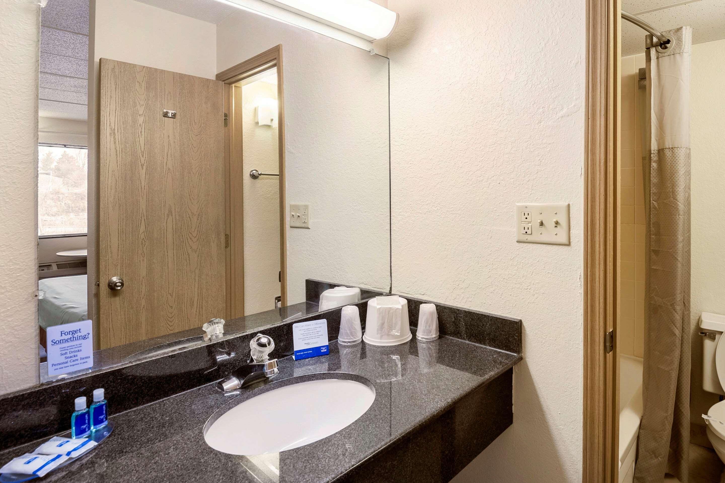 Rodeway Inn Dubuque Zewnętrze zdjęcie