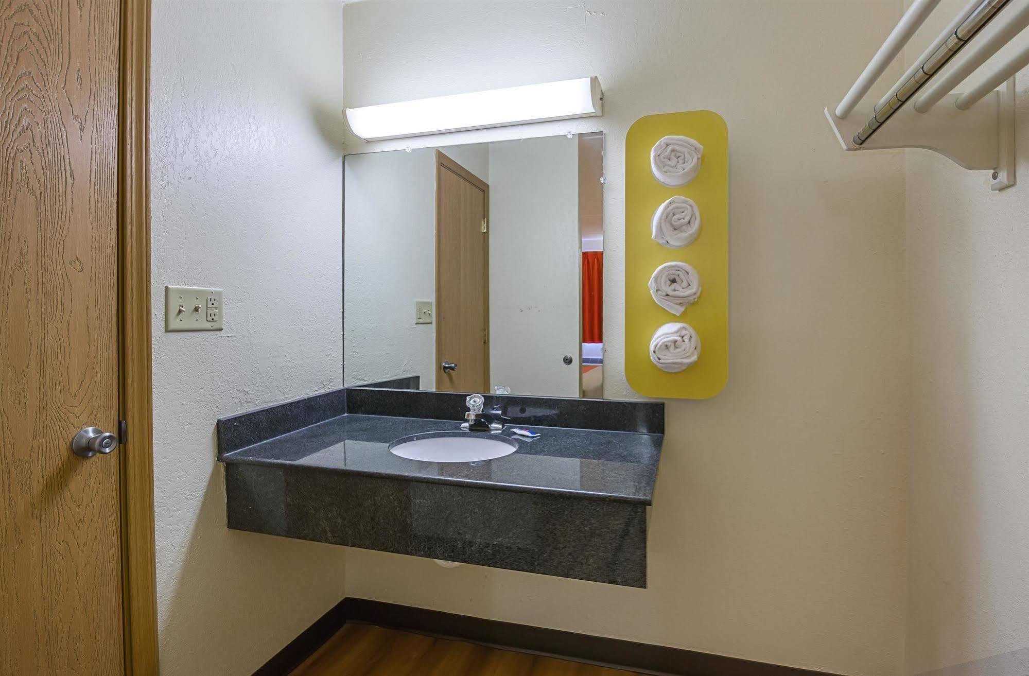 Rodeway Inn Dubuque Zewnętrze zdjęcie