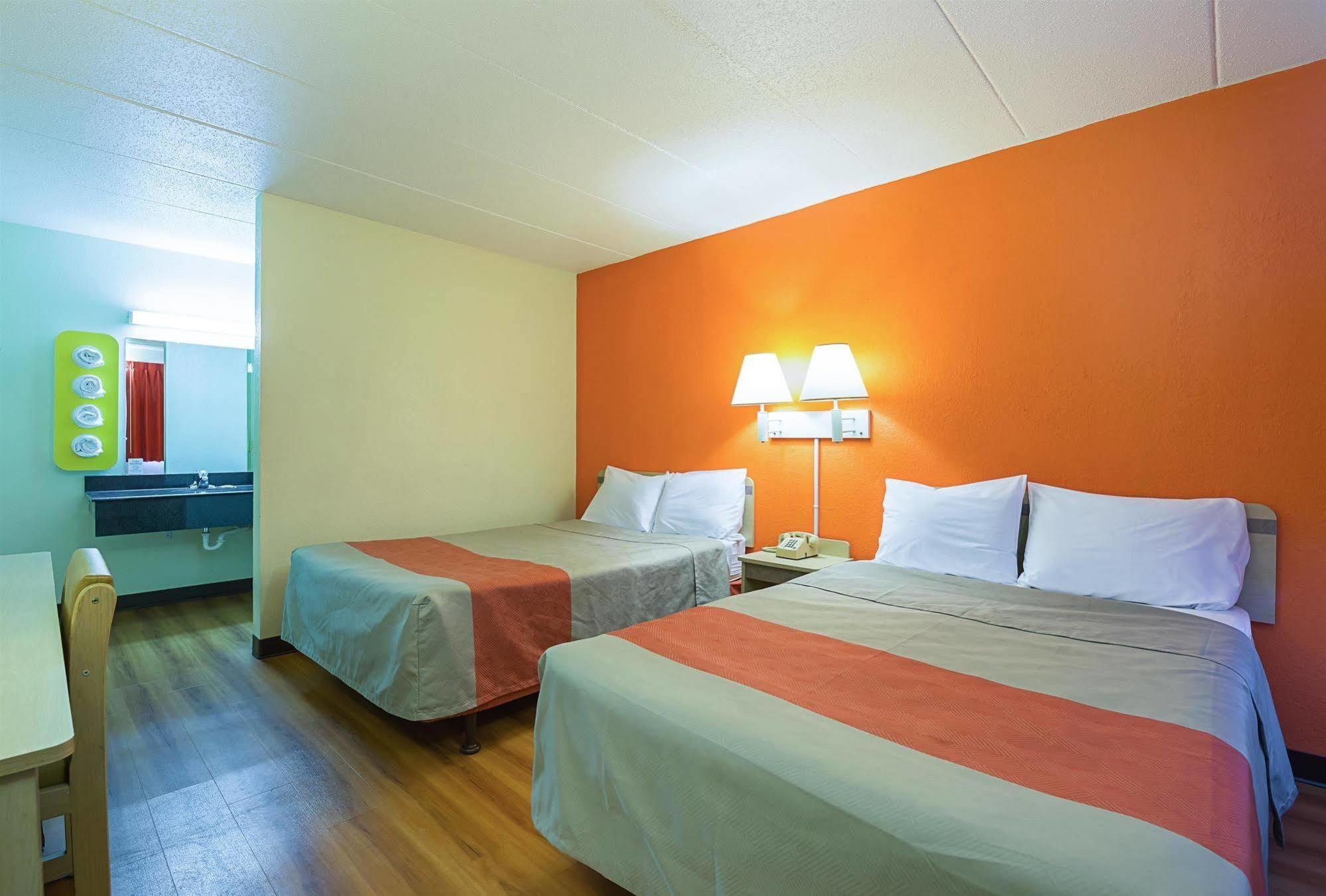 Rodeway Inn Dubuque Zewnętrze zdjęcie