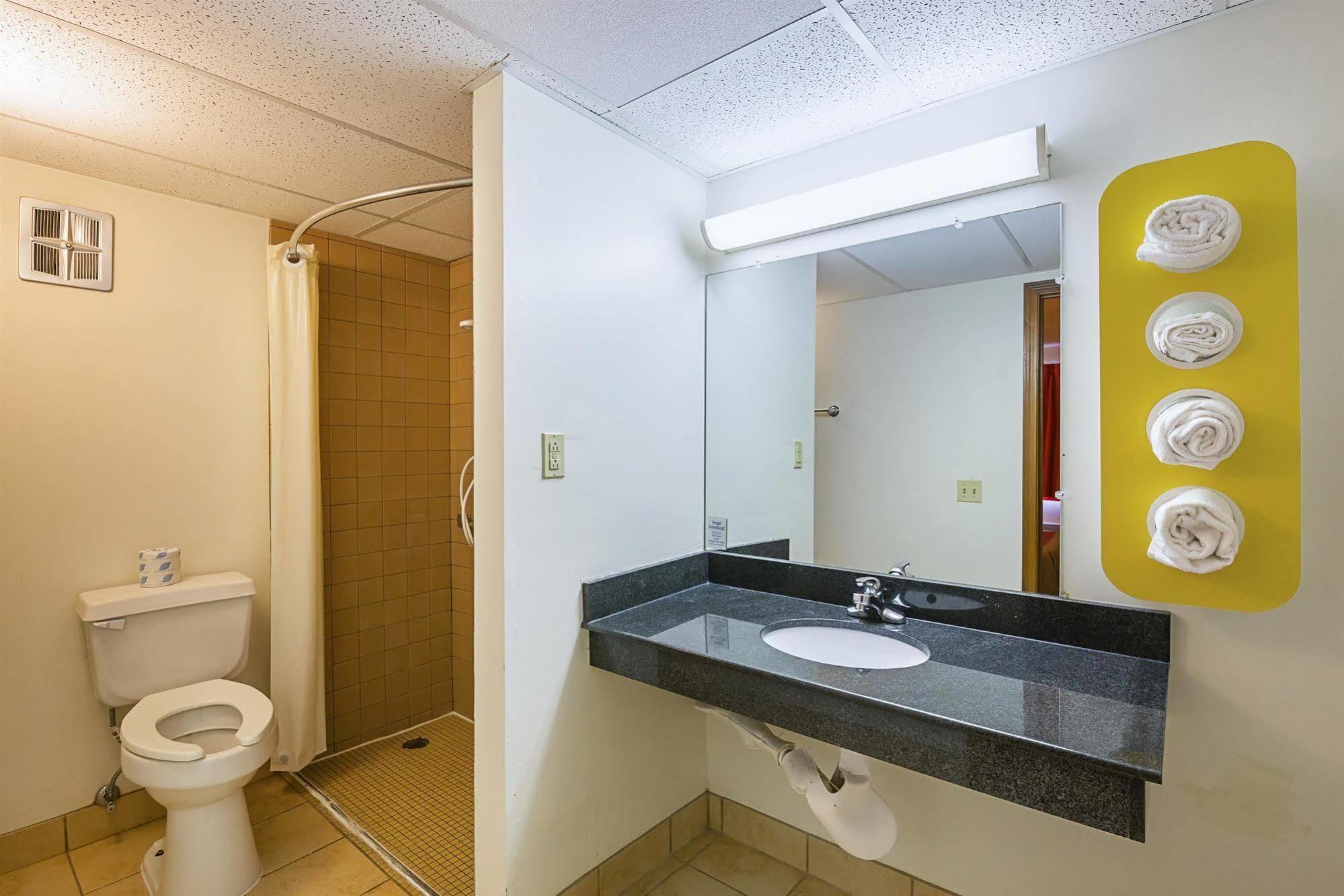 Rodeway Inn Dubuque Zewnętrze zdjęcie