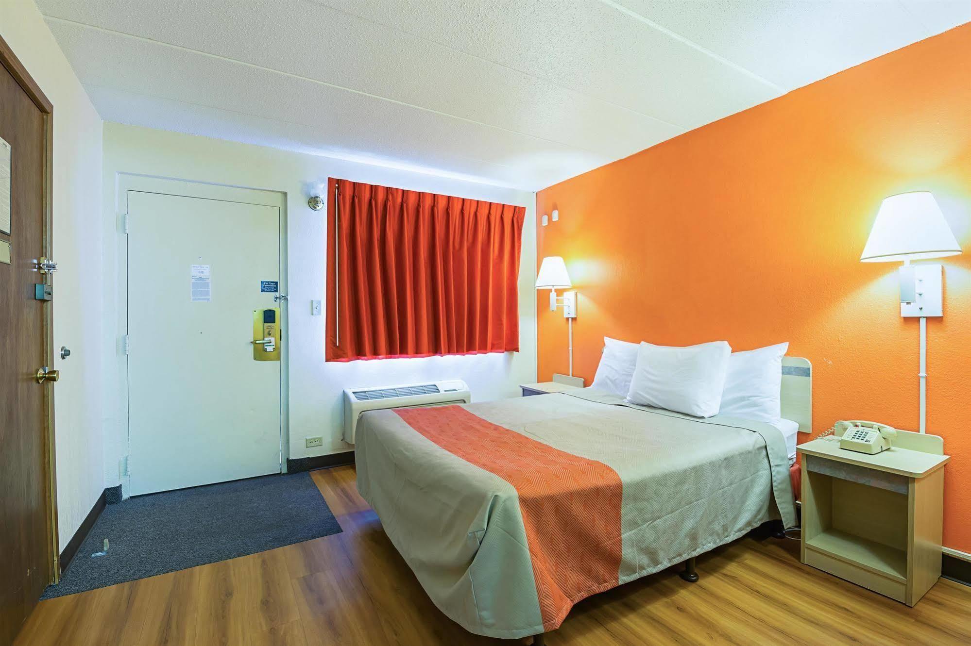 Rodeway Inn Dubuque Zewnętrze zdjęcie