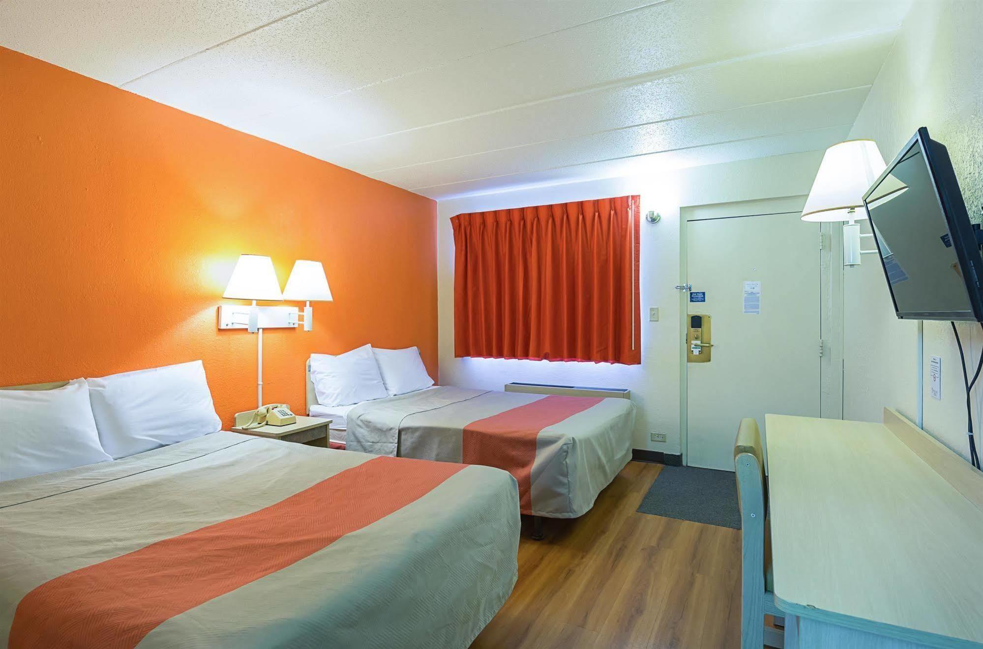 Rodeway Inn Dubuque Zewnętrze zdjęcie