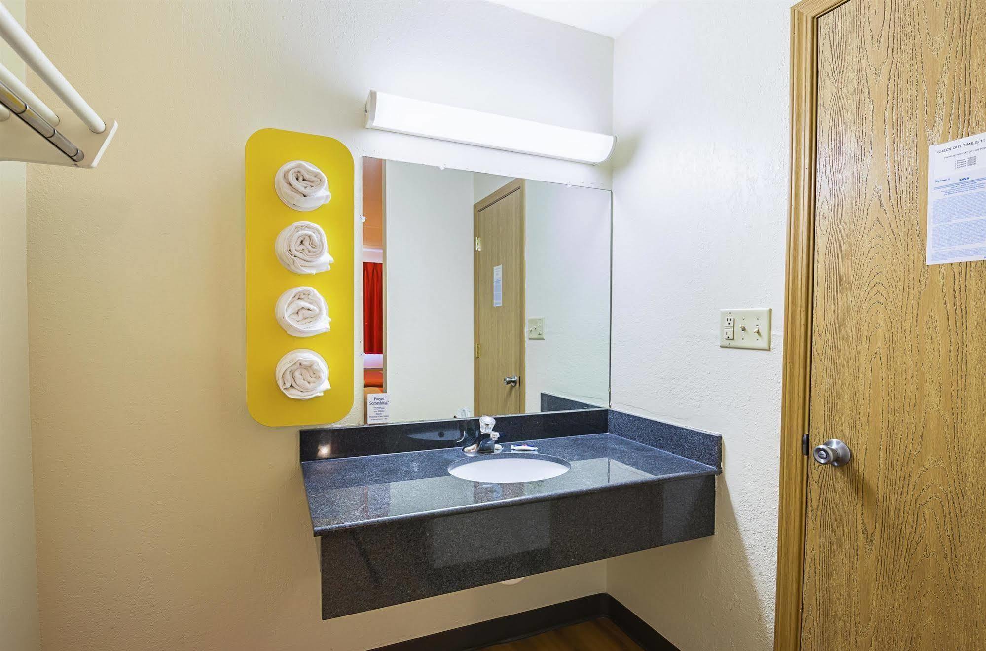 Rodeway Inn Dubuque Zewnętrze zdjęcie